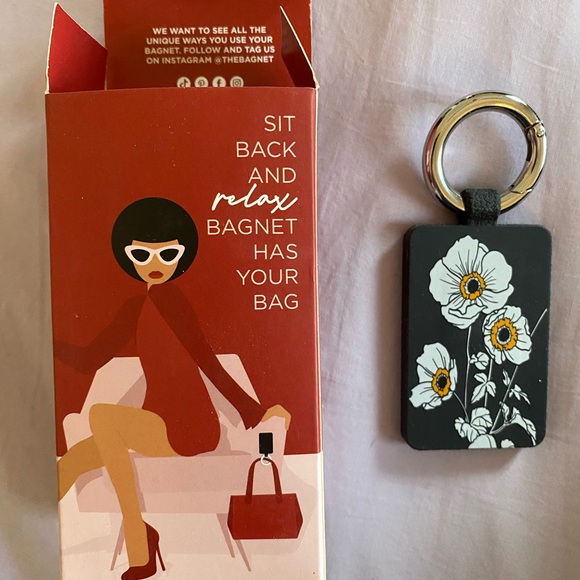Black Floral Keychain - Picture 1 of 1